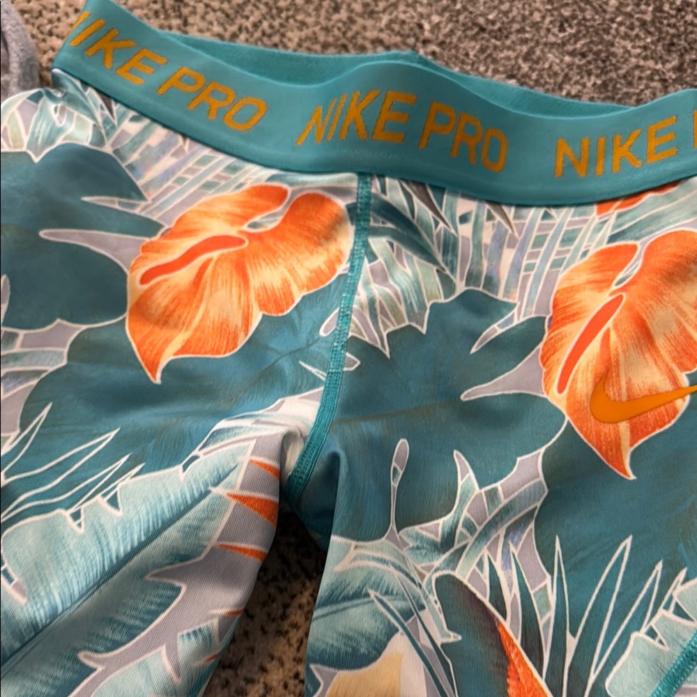 Nike Bundle - Picture 6 of 9